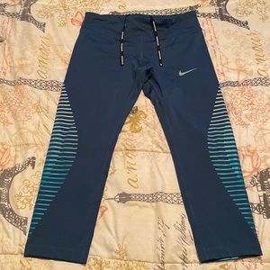 Nike crop legging